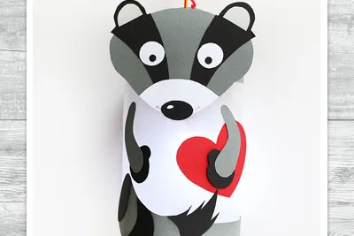 Bastelarbeit Waschbär mit Herz